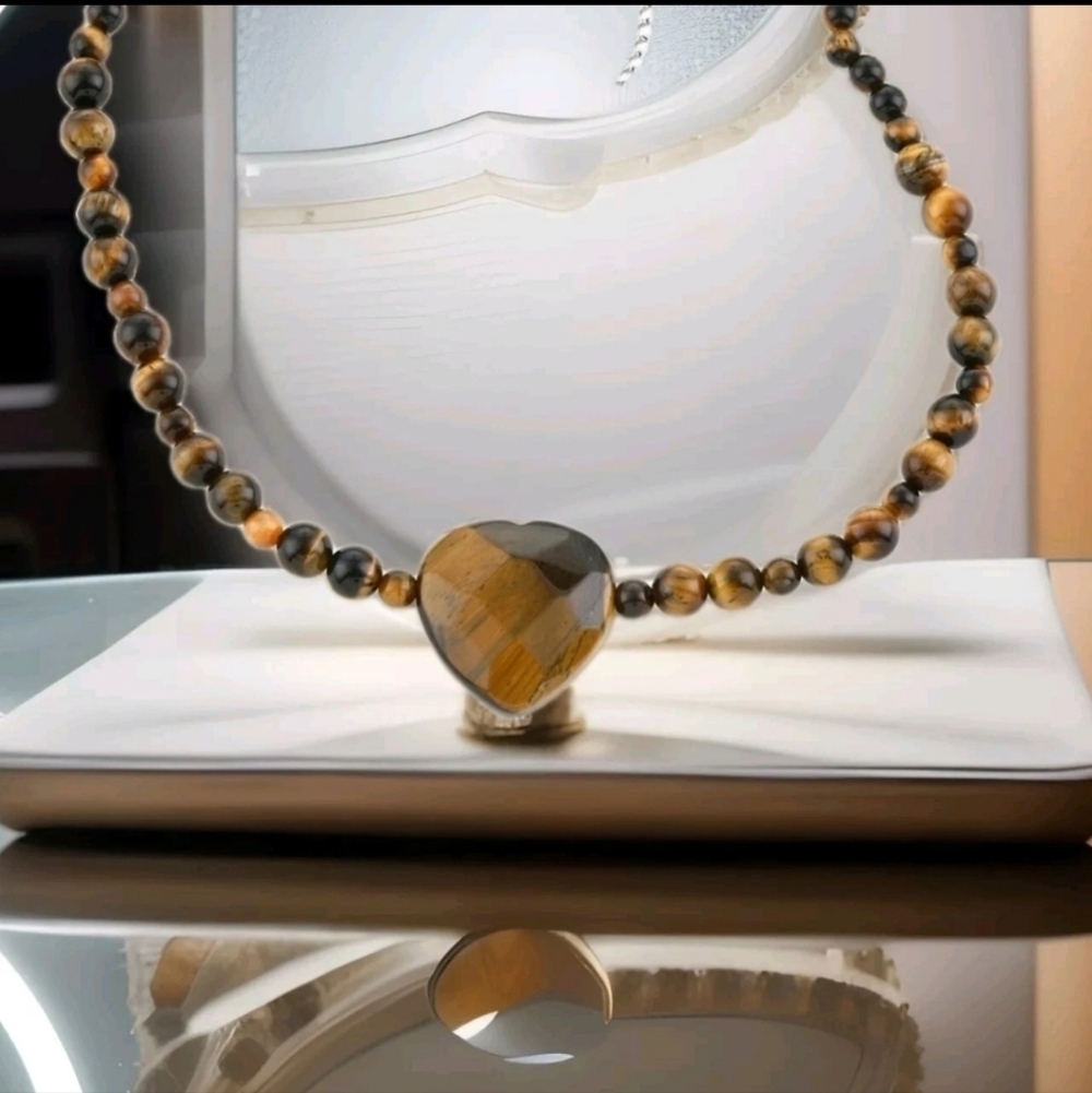 Tiger's Eye Heart Pendant Beaded Necklace - Picture 2 of 4